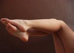 Women's feet without varicose veins